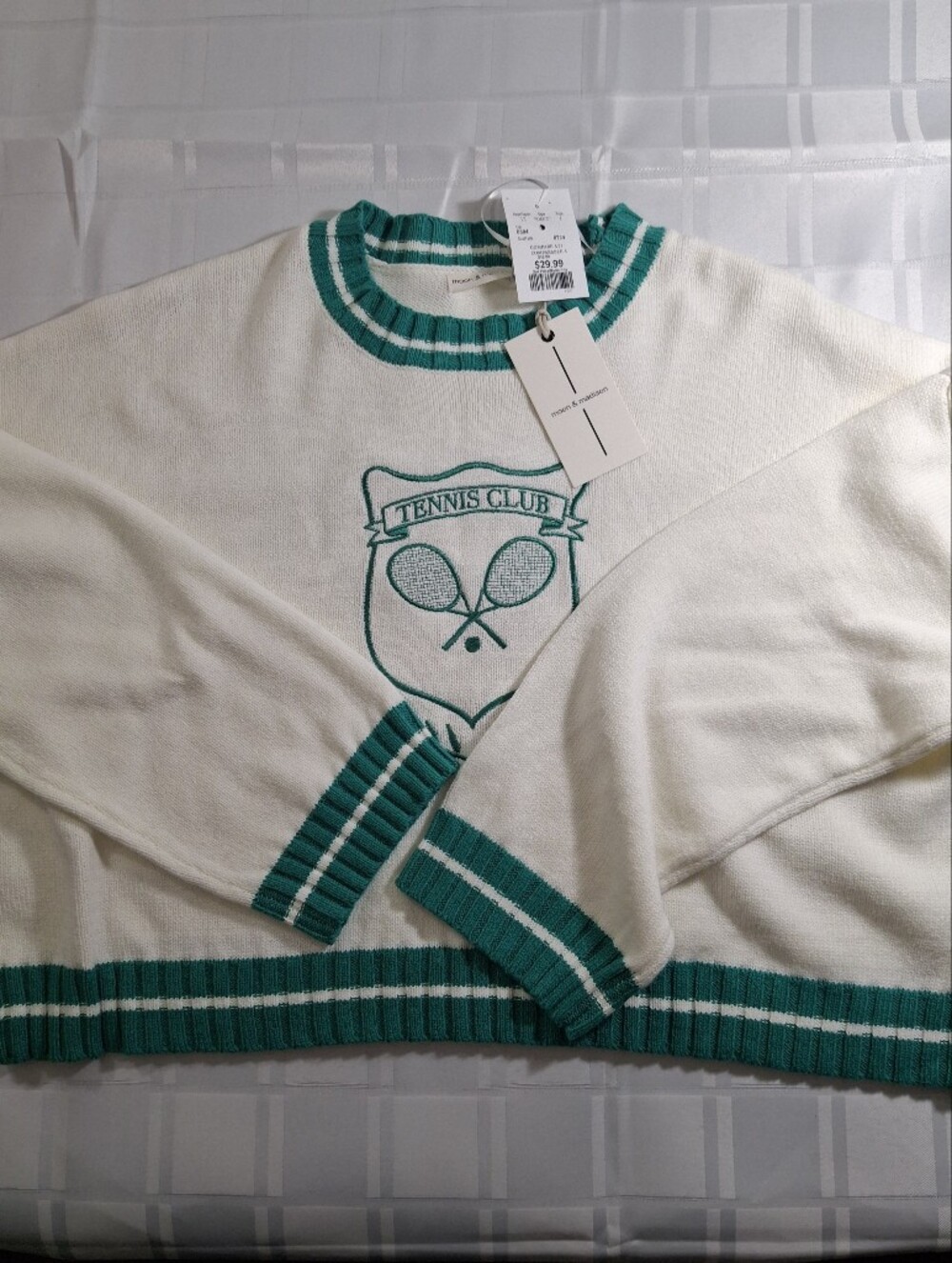 NWT moon & madison Ivory V-Neck Cropped Oversized Leisure Sweater. Ladies L